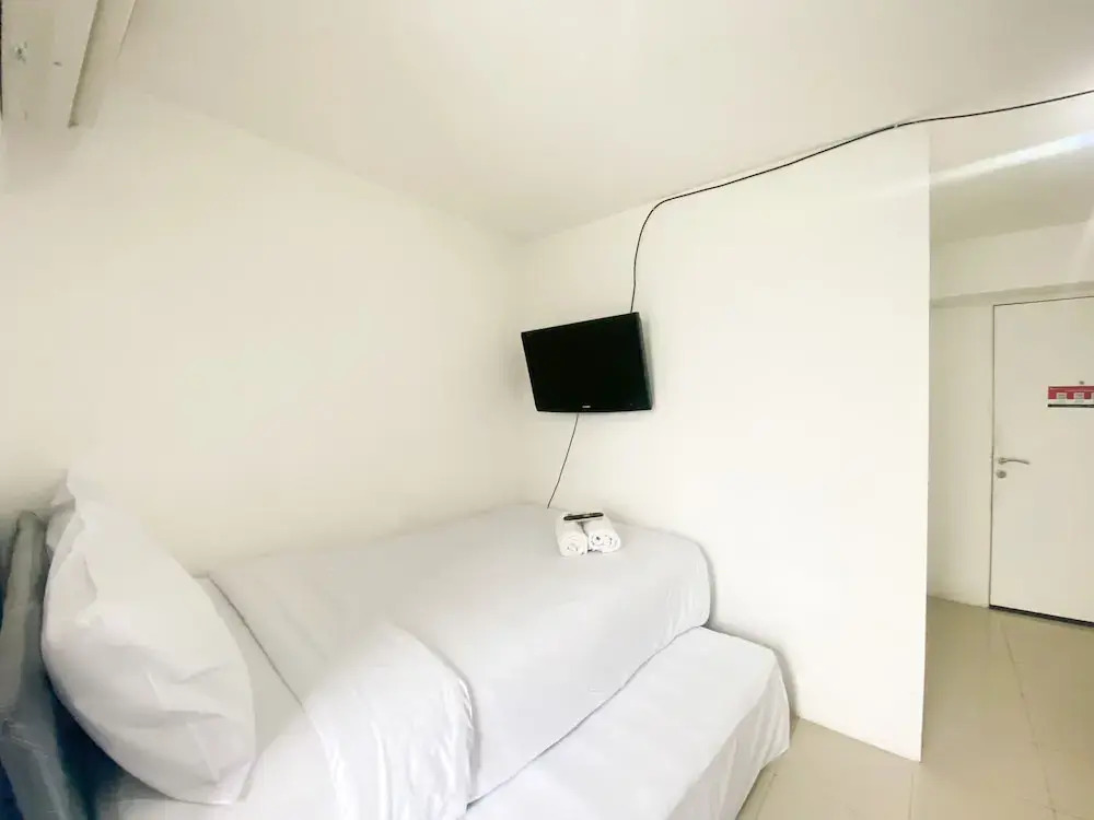 Джакарта: Best Strategic Studio (No Kitchen) At Bassura City Apartment