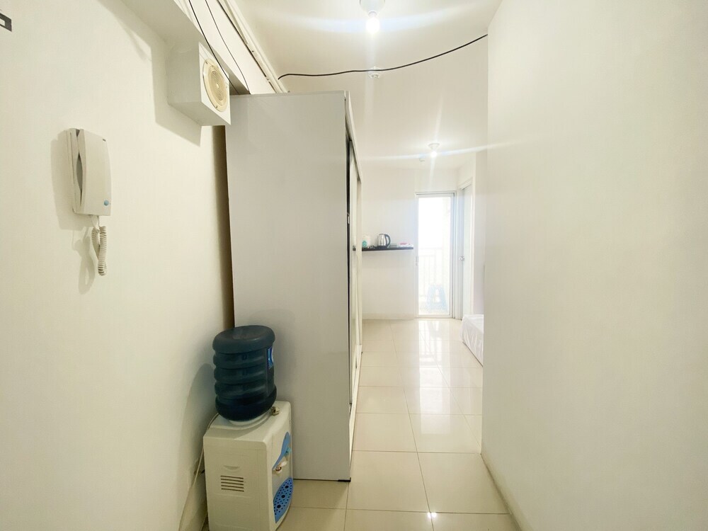 Джакарта: Best Strategic Studio (No Kitchen) At Bassura City Apartment