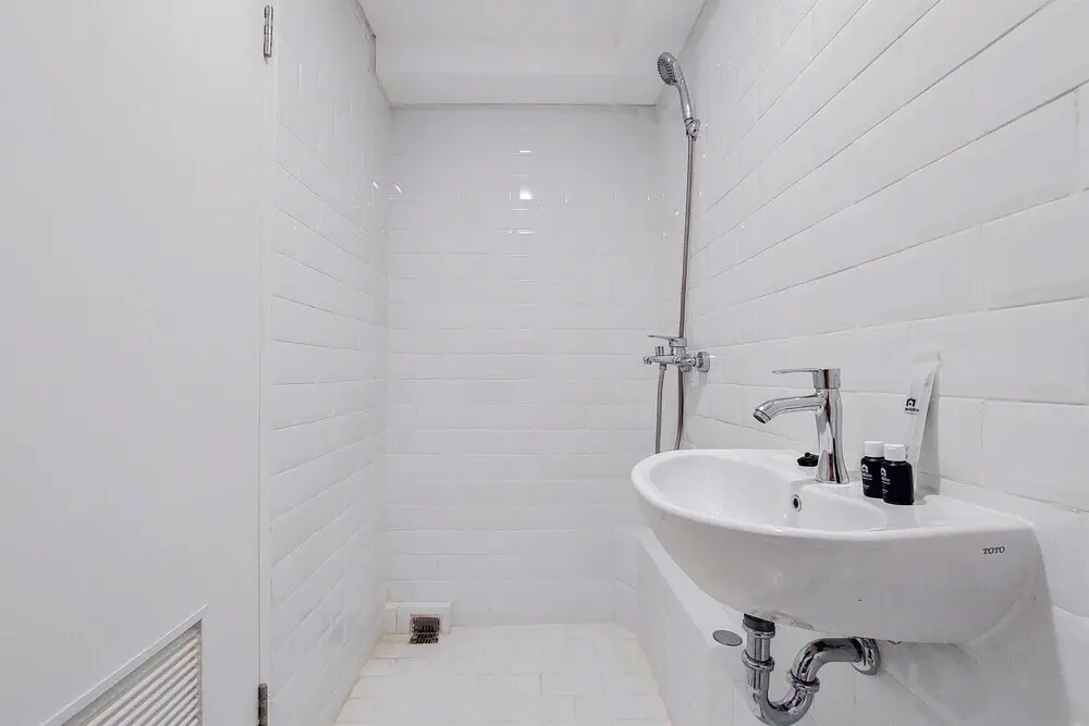 Южный Тангеранг: Spacious And Elegant Studio Loft Kingland Avenue Apartment