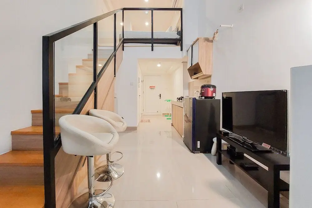 Южный Тангеранг: Spacious And Elegant Studio Loft Kingland Avenue Apartment