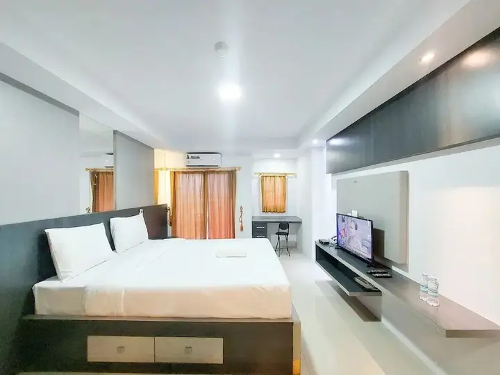 Медан: Homey And Warm Studio Apartment At Mansyur Residence