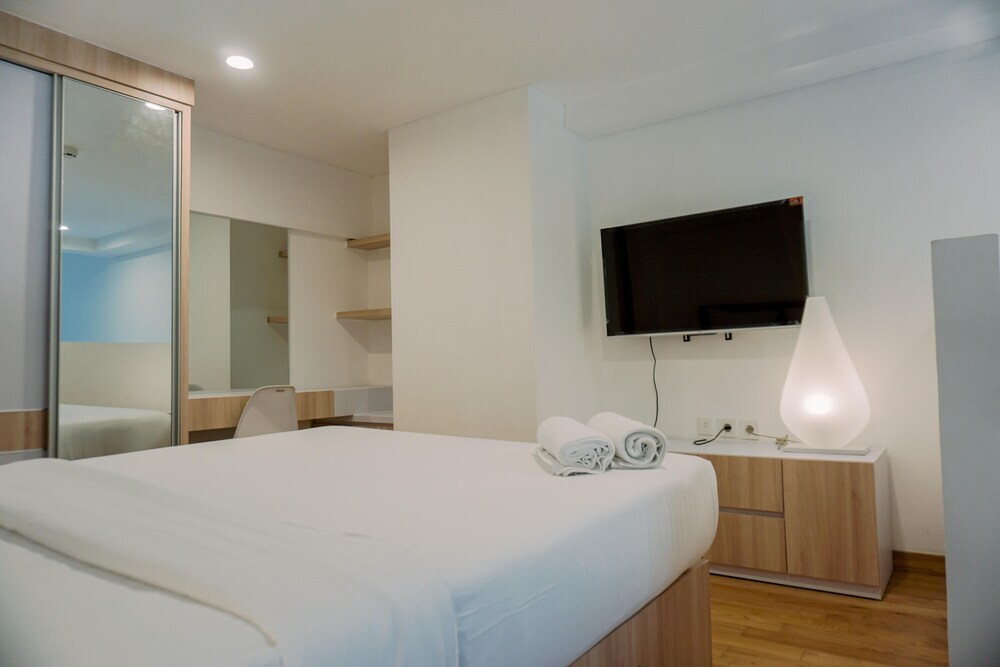 Южный Тангеранг: Modern And Cozy Living Studio Loft At Kingland Avenue Apartment