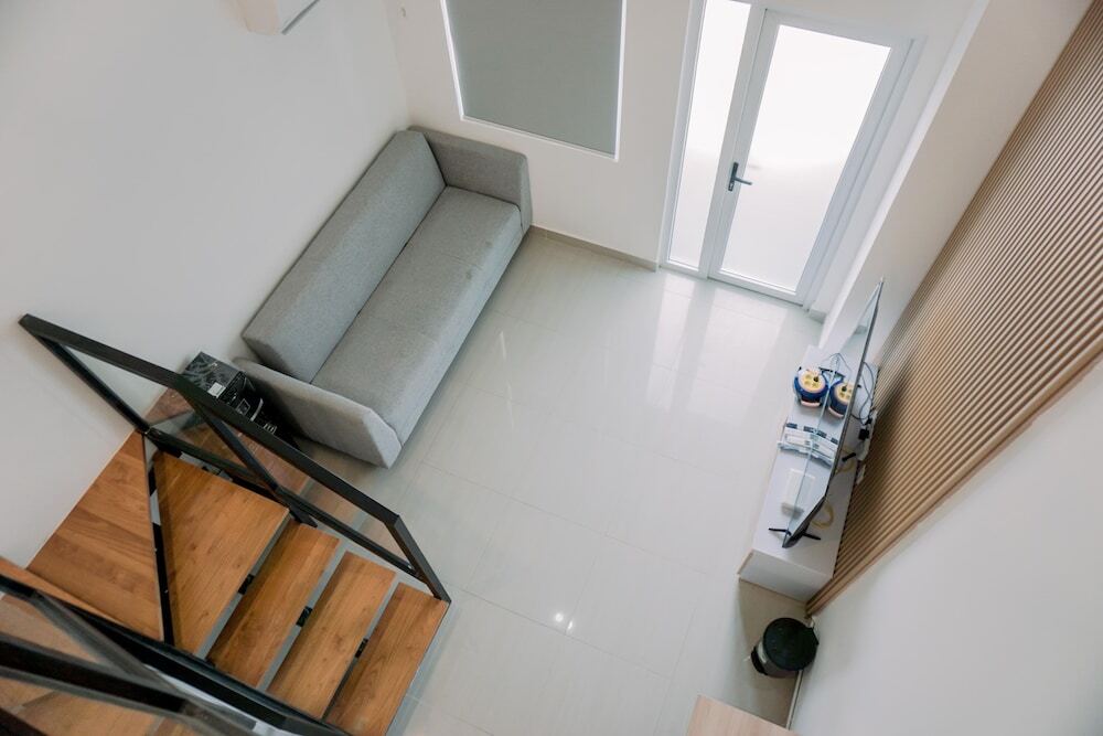 Южный Тангеранг: Modern And Cozy Living Studio Loft At Kingland Avenue Apartment