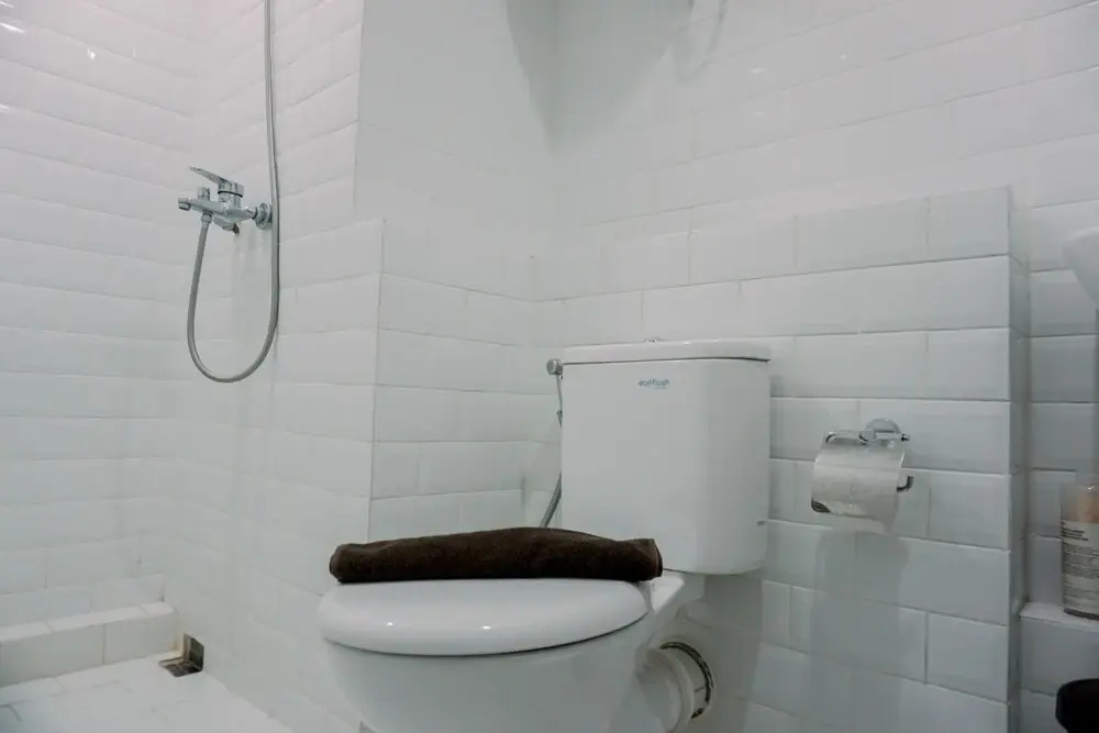 Южный Тангеранг: Modern And Cozy Living Studio Loft At Kingland Avenue Apartment