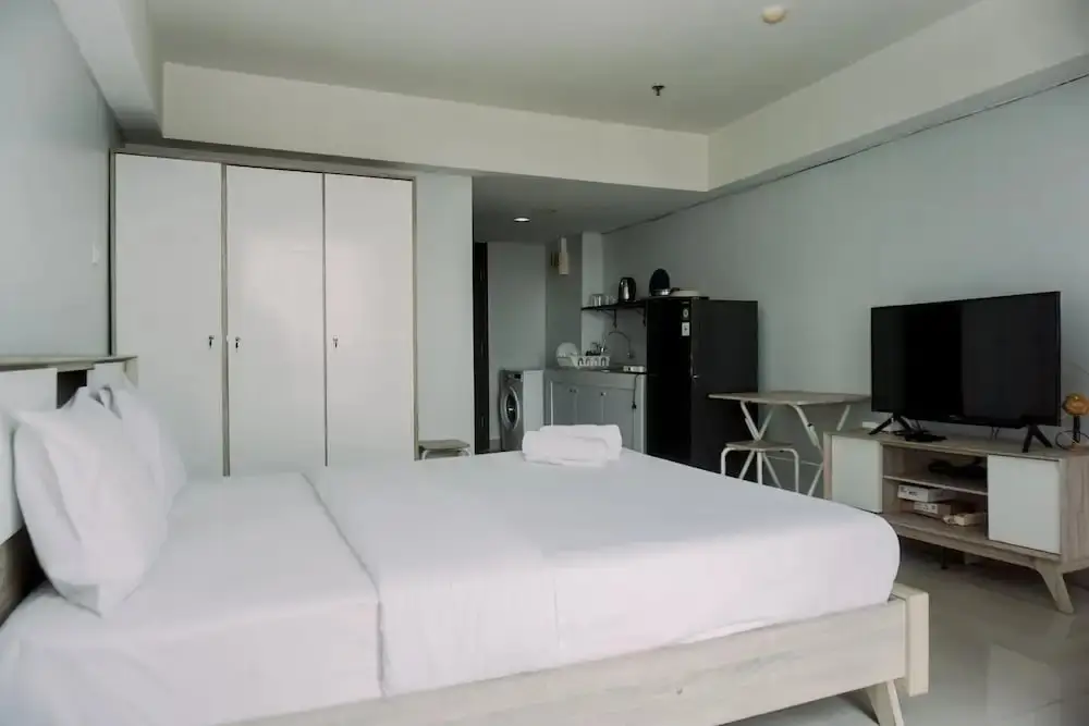 Джакарта: Cozy Living Studio Room Apartment At H Residence