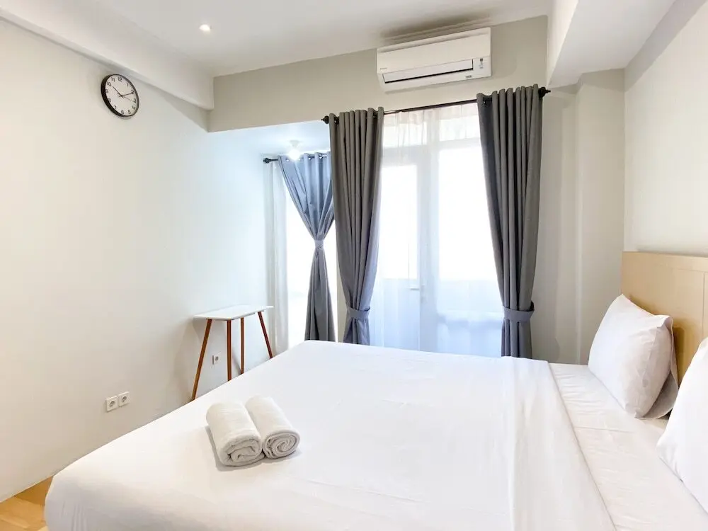 Бекаси: Spacious And Combined 1Br Vasanta Innopark Apartment
