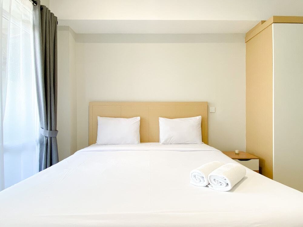 Бекаси: Spacious And Combined 1Br Vasanta Innopark Apartment