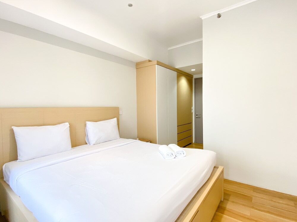 Бекаси: Spacious And Combined 1Br Vasanta Innopark Apartment