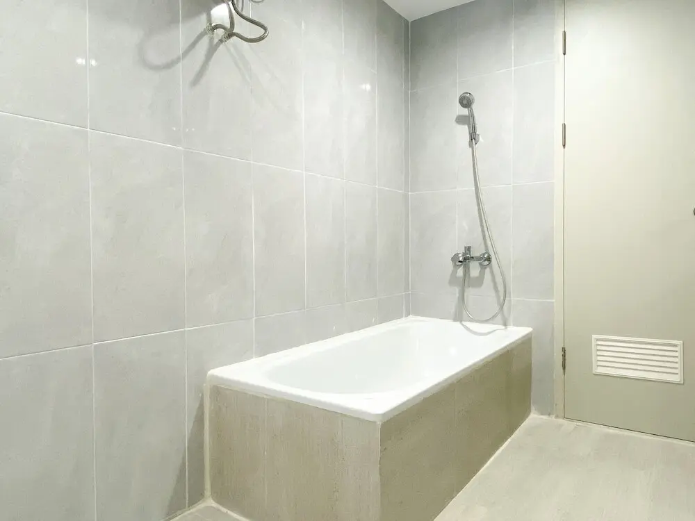 Бекаси: Spacious And Combined 1Br Vasanta Innopark Apartment