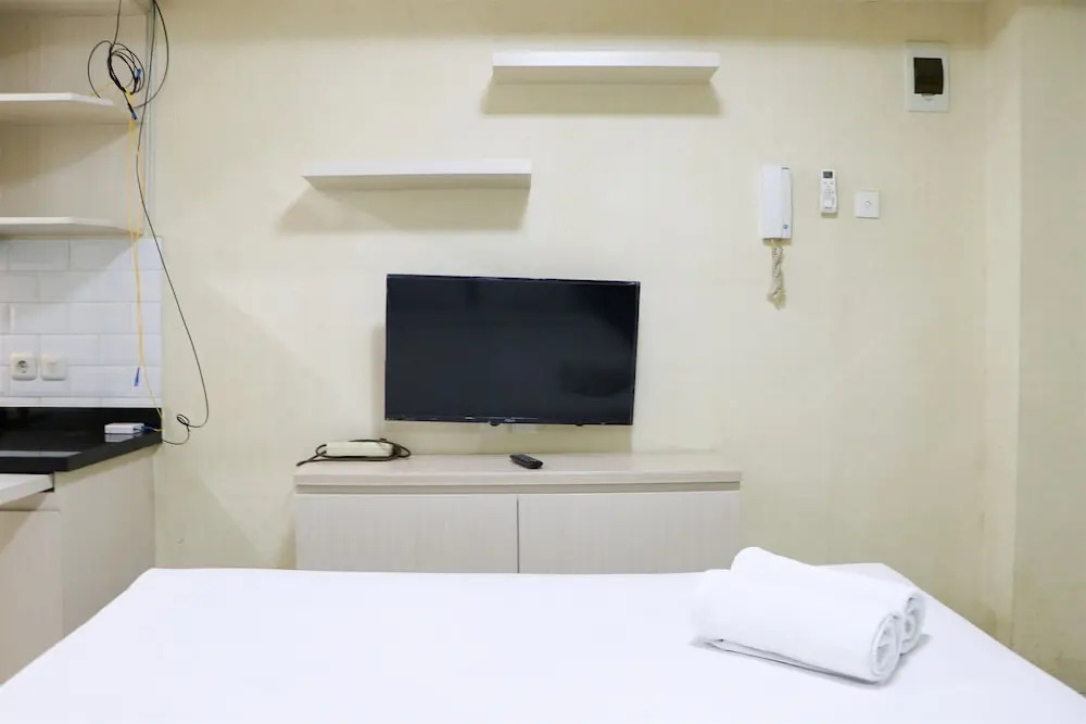 Джакарта: Strategic And Modern Studio At Bassura City Apartment