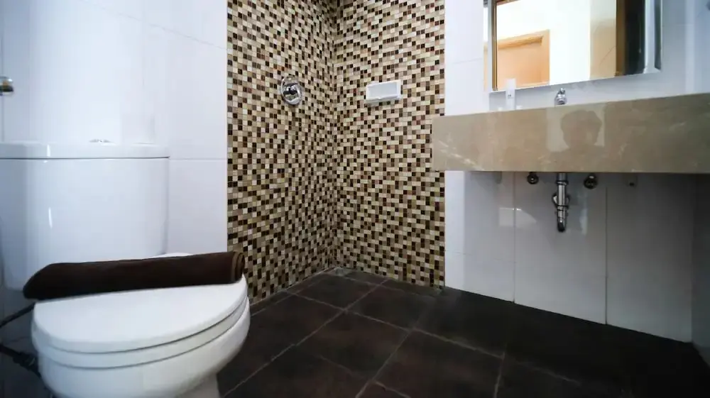 Сурабая: Homey 1Br With Extra Room Apartment At Aryaduta Residence Surabaya