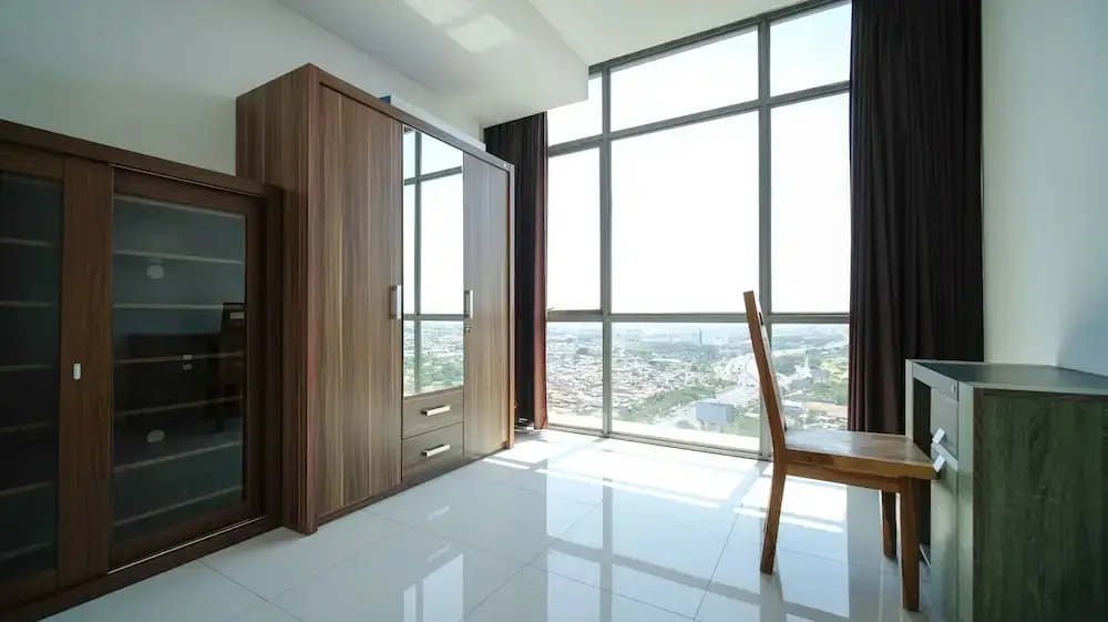 Homey 1Br With Extra Room Apartment At Aryaduta Residence Surabaya — фото 1