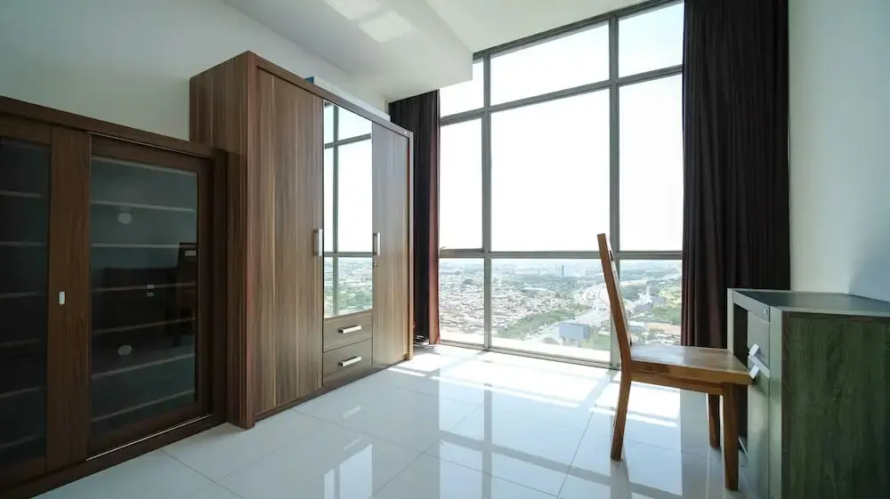 Сурабая: Homey 1Br With Extra Room Apartment At Aryaduta Residence Surabaya