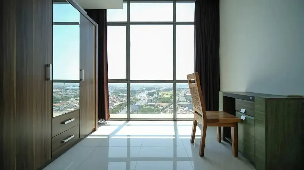 Сурабая: Homey 1Br With Extra Room Apartment At Aryaduta Residence Surabaya