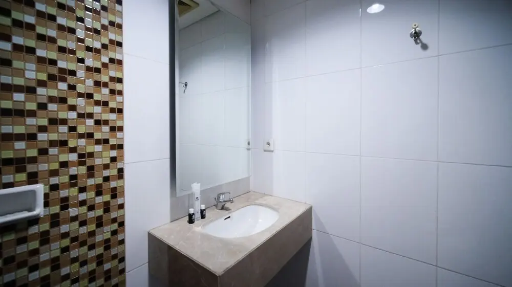 Сурабая: Homey 1Br With Extra Room Apartment At Aryaduta Residence Surabaya