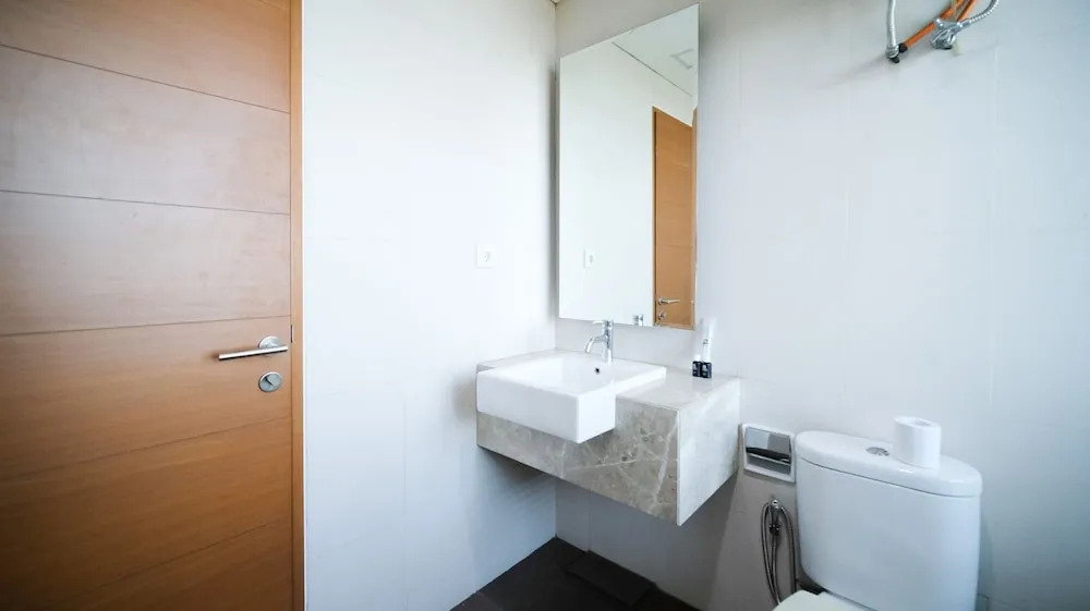 Сурабая: Homey 1Br With Extra Room Apartment At Aryaduta Residence Surabaya