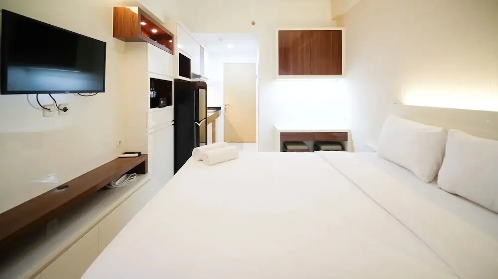 Сурабая: Compact And Cozy Stay Studio At Bale Hinggil Apartment