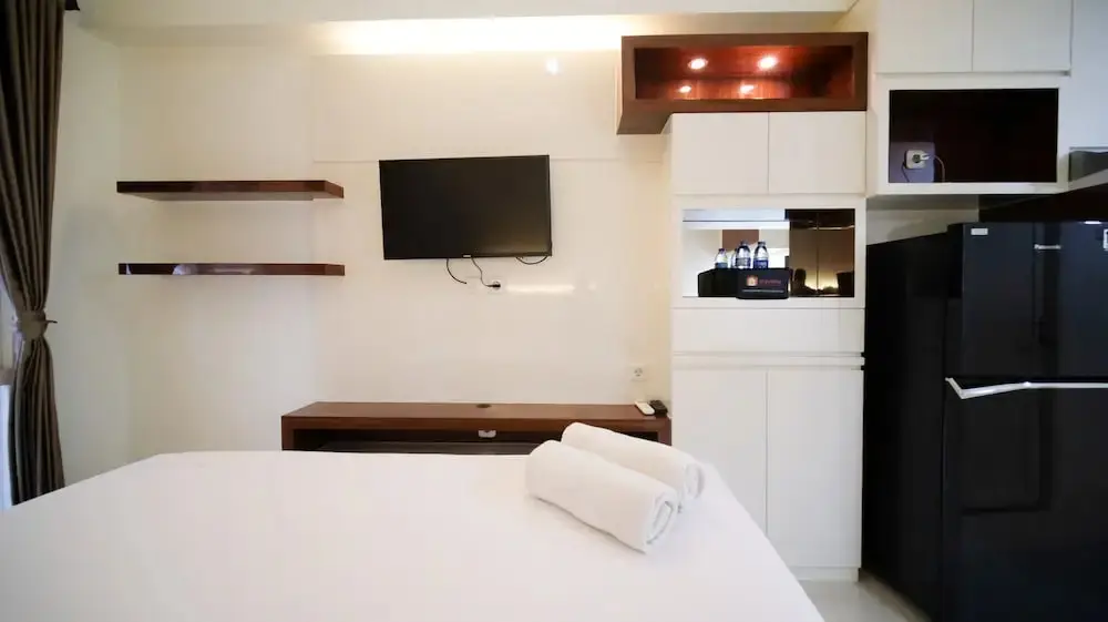Сурабая: Compact And Cozy Stay Studio At Bale Hinggil Apartment