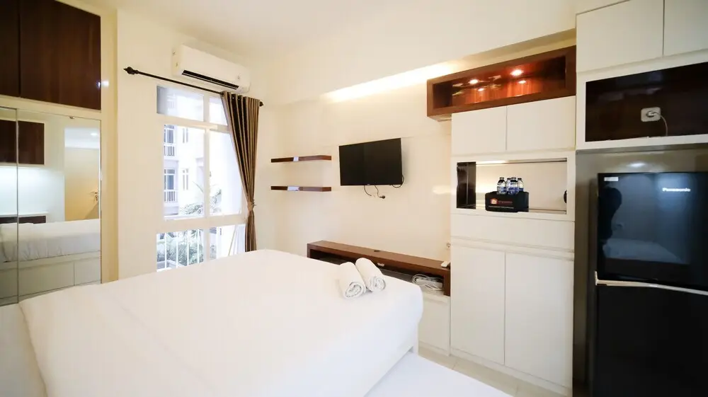 Сурабая: Compact And Cozy Stay Studio At Bale Hinggil Apartment