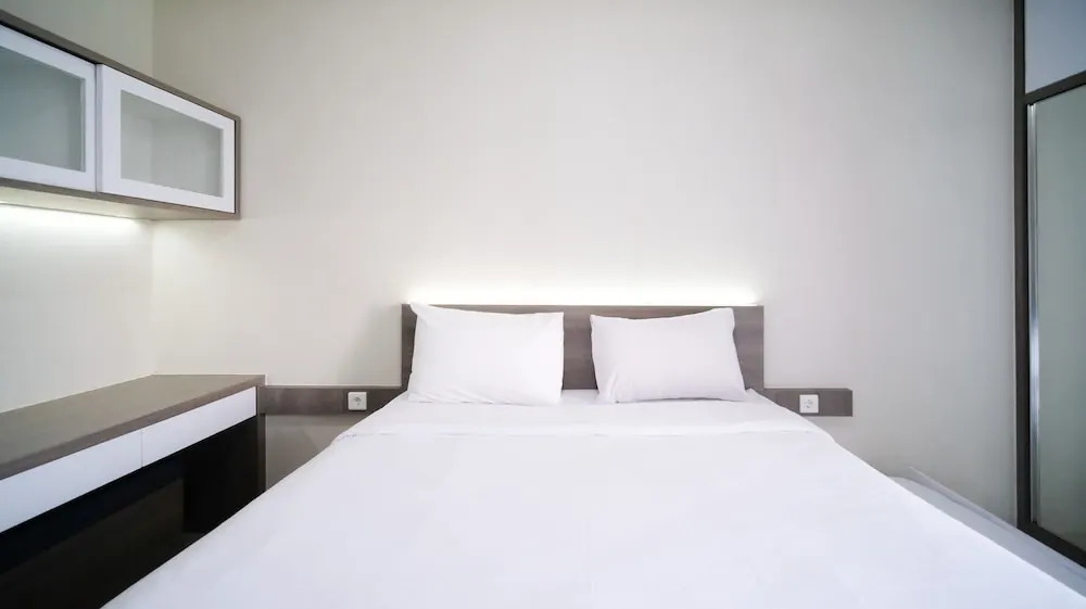 Сурабая: Tidy And Comfy Studio At Bale Hinggil Apartment