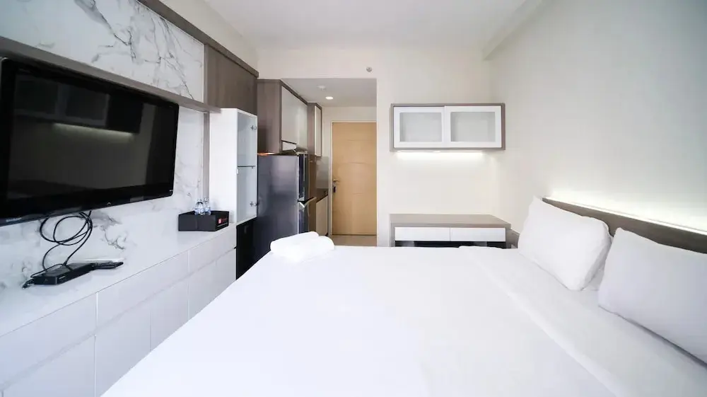 Сурабая: Tidy And Comfy Studio At Bale Hinggil Apartment