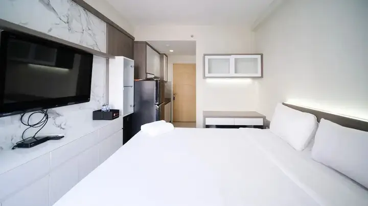 Сурабая: Tidy And Comfy Studio At Bale Hinggil Apartment