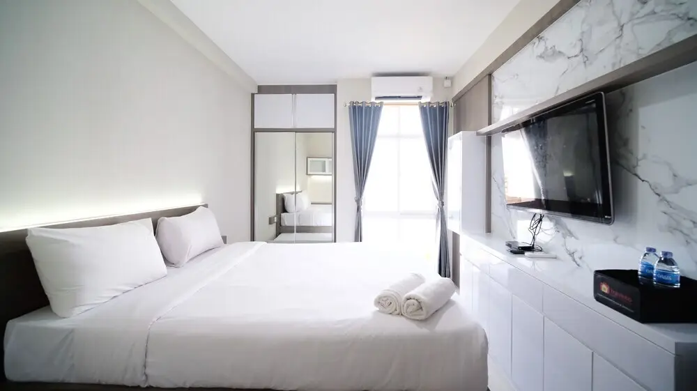 Сурабая: Tidy And Comfy Studio At Bale Hinggil Apartment