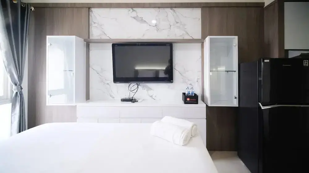 Сурабая: Tidy And Comfy Studio At Bale Hinggil Apartment