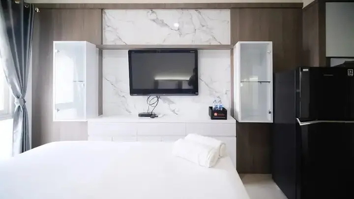 Сурабая: Tidy And Comfy Studio At Bale Hinggil Apartment