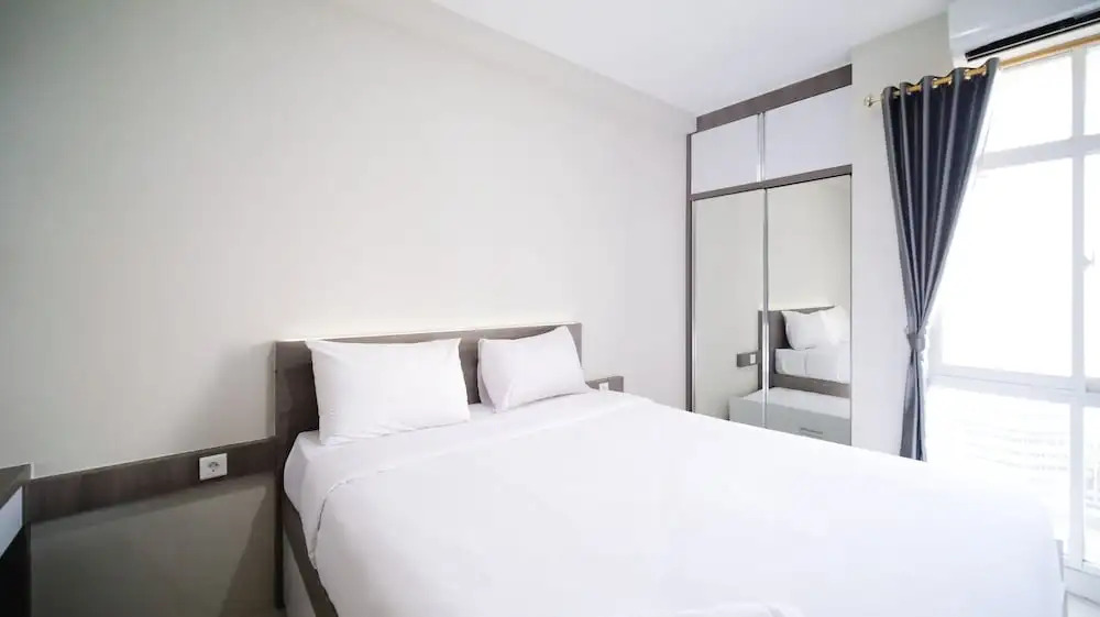 Сурабая: Tidy And Comfy Studio At Bale Hinggil Apartment