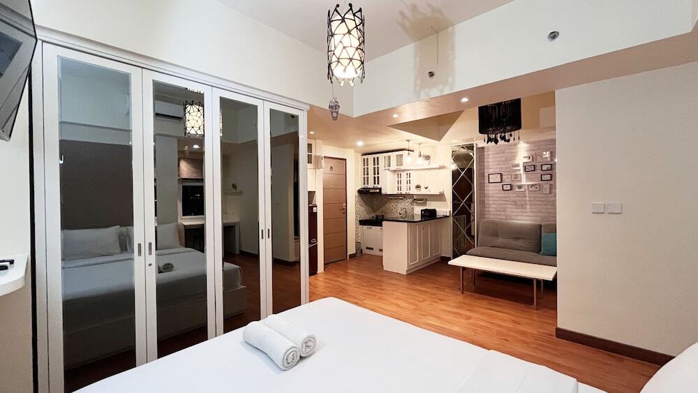 Макассар: Stylish Studio Room At Apartment Vida View Makassar