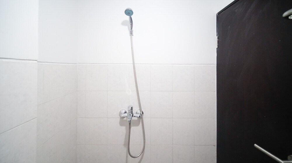 Сидоарджо: Modern And Simple Studio (No Kitchen) Apartment At Suncity Residence