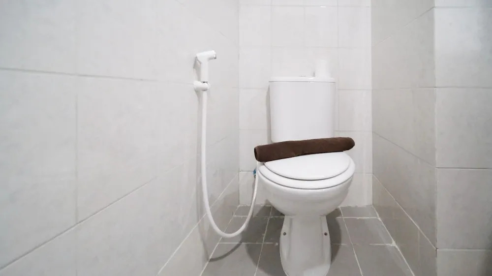 Сидоарджо: Modern And Simple Studio (No Kitchen) Apartment At Suncity Residence