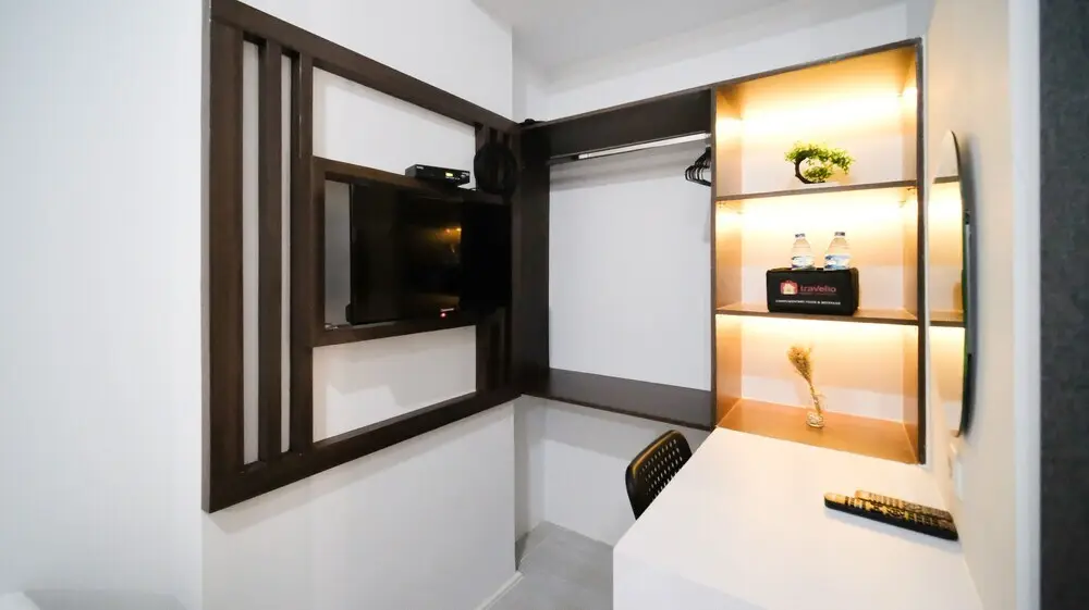 Сидоарджо: Modern And Simple Studio (No Kitchen) Apartment At Suncity Residence