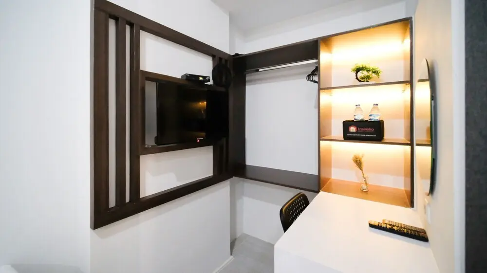 Сидоарджо: Modern And Simple Studio (No Kitchen) Apartment At Suncity Residence