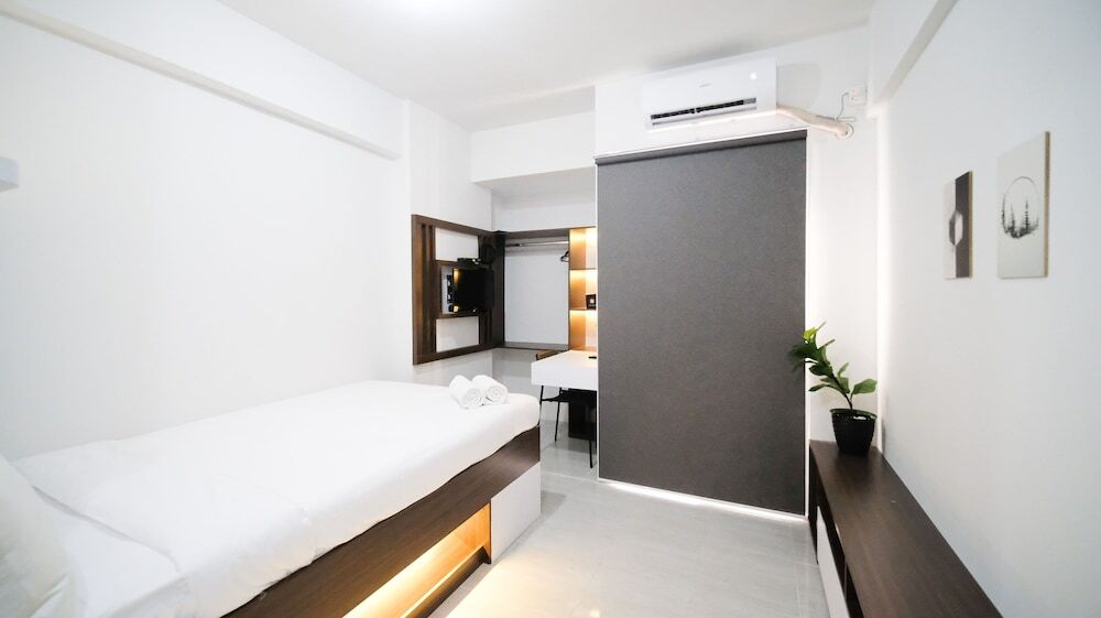 Сидоарджо: Modern And Simple Studio (No Kitchen) Apartment At Suncity Residence