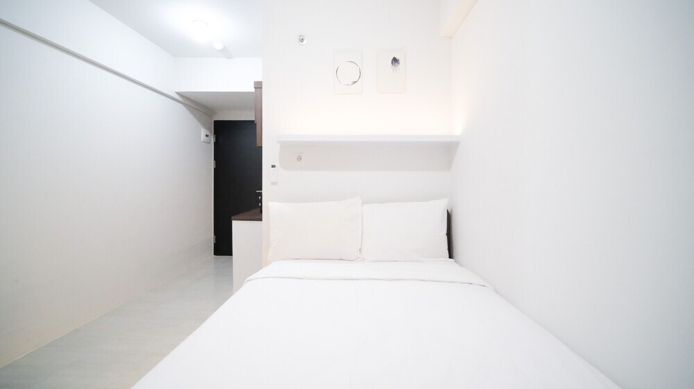 Сидоарджо: Modern And Simple Studio (No Kitchen) Apartment At Suncity Residence