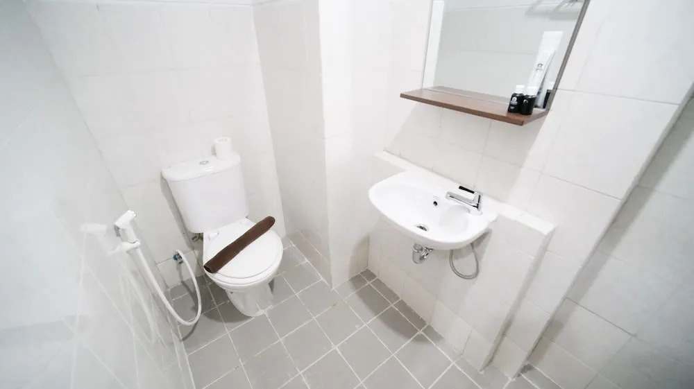 Сидоарджо: Modern And Simple Studio (No Kitchen) Apartment At Suncity Residence