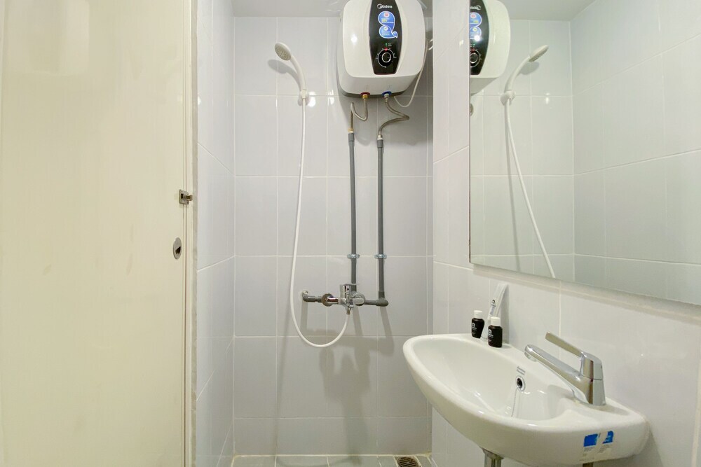 Южный Тангеранг: Simply And Homey Studio Tokyo Riverside Pik 2 Apartment