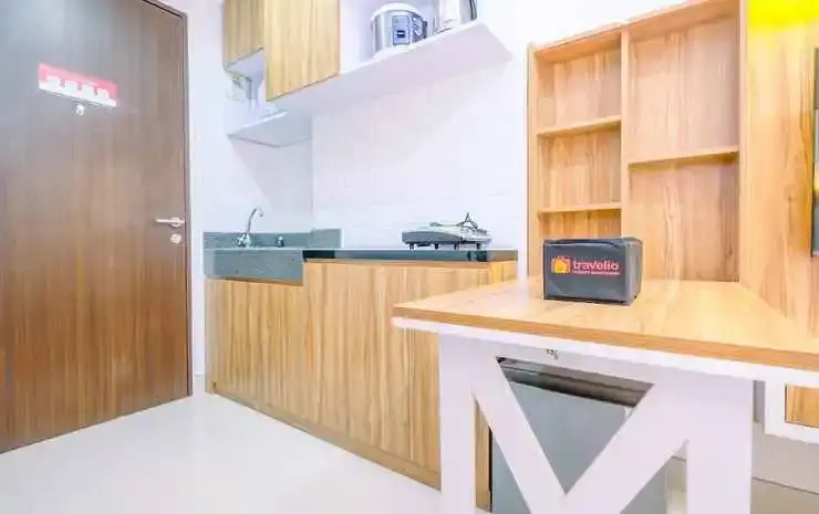 Депок: Modern And Comfy Studio At Transpark Cibubur Apartment