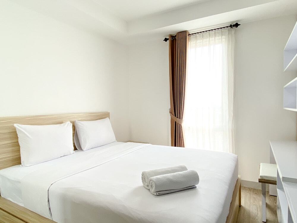 Чикаранг: Homey And Compact Studio At Azalea Suites Apartment