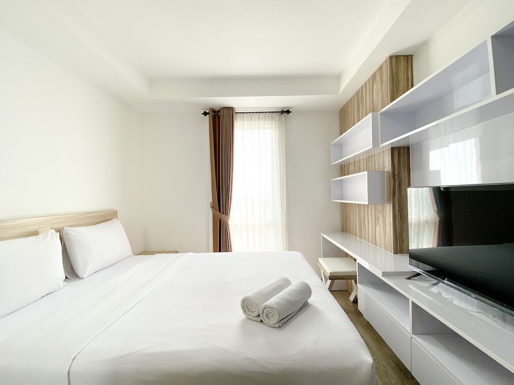 Чикаранг: Homey And Compact Studio At Azalea Suites Apartment