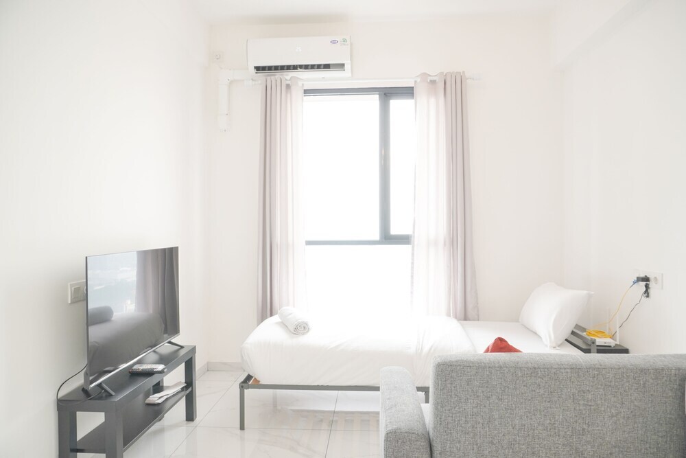 Тангеранг: Homey And Well Furnished Studio Sky House Alam Sutera Apartment