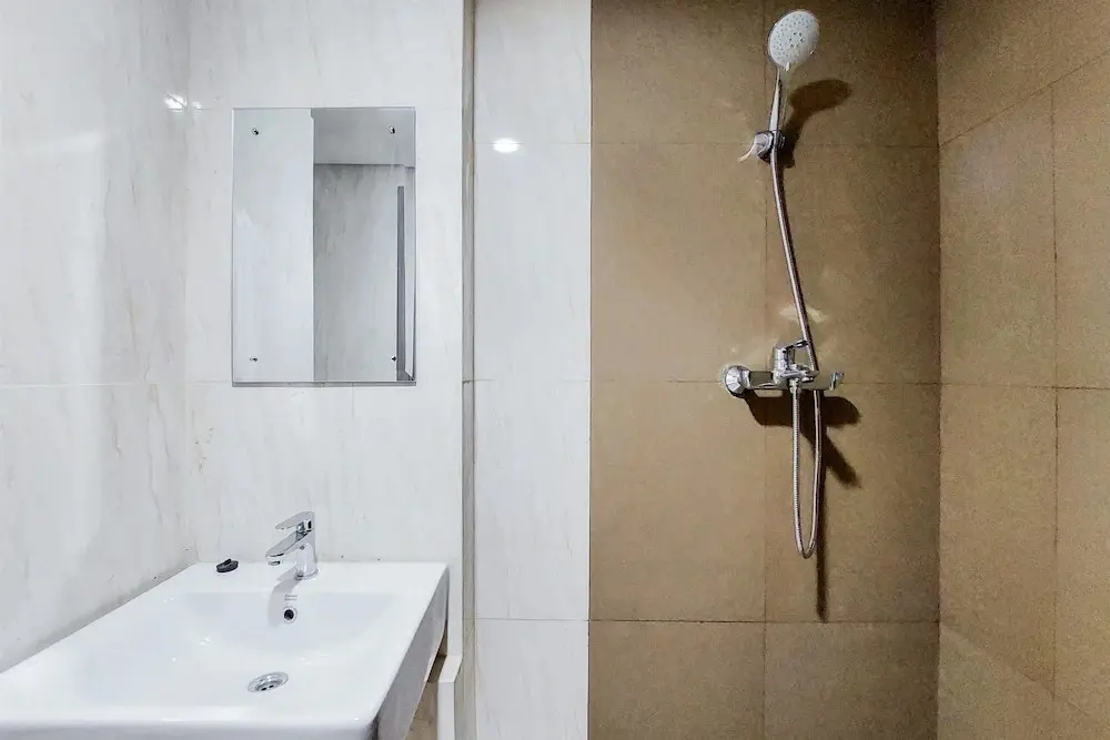 Южный Тангеранг: Homey And Cozy Stay 1Br Tamansari Bintaro Mansion Apartment