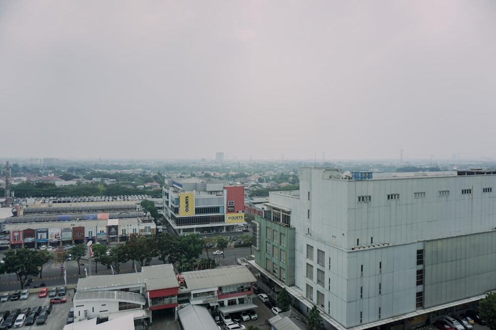 Южный Тангеранг: Homey And Enjoy Living Studio Transpark Bintaro Apartment