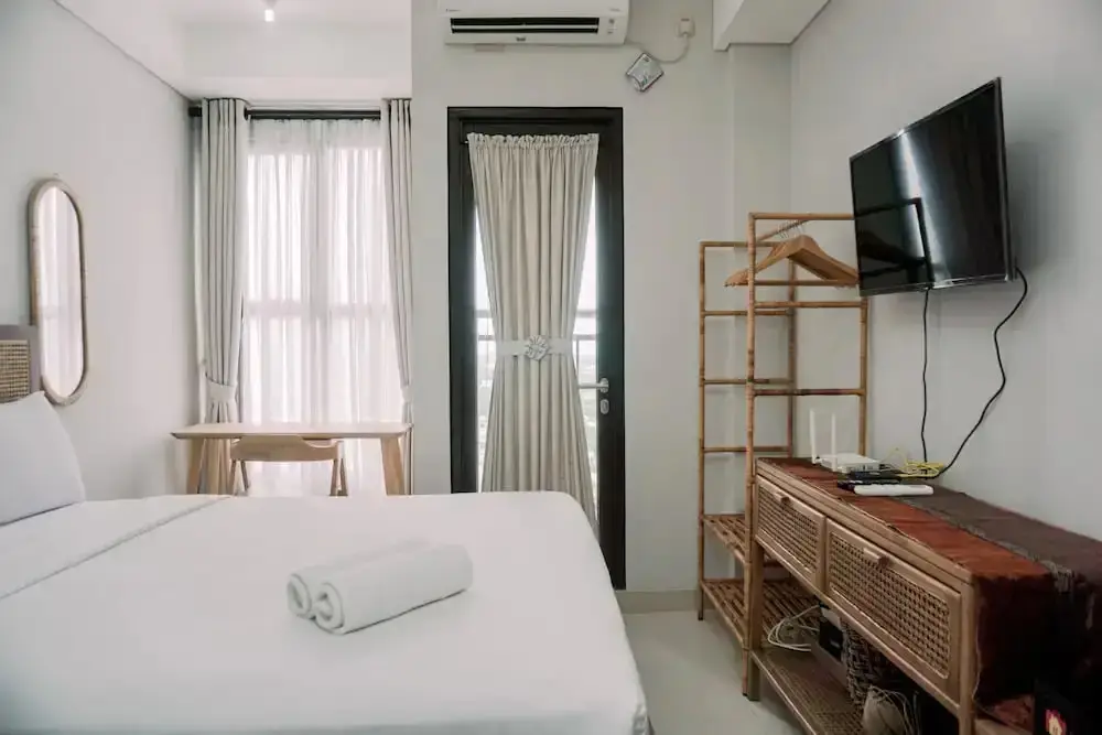 Homey And Enjoy Living Studio Transpark Bintaro Apartment — фото 1