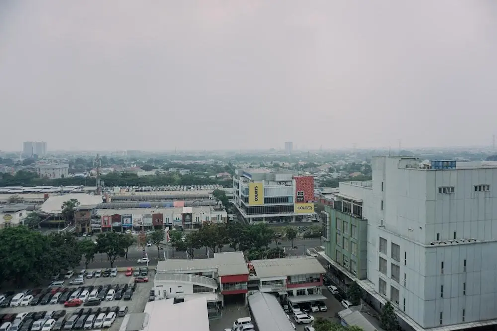 Южный Тангеранг: Homey And Enjoy Living Studio Transpark Bintaro Apartment