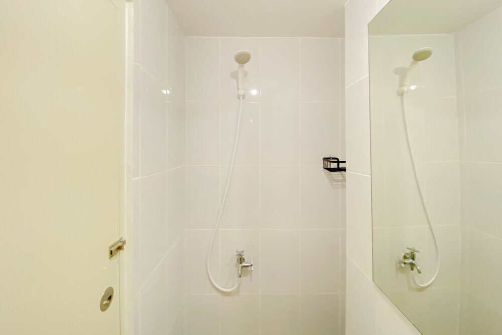 Южный Тангеранг: Compact And Restful Studio Apartment Tokyo Riverside Pik 2