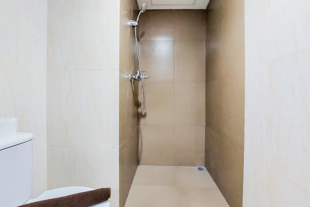 Южный Тангеранг: Spacious and Comfortable 2BR Tamansari Bintaro Mansion Apartment