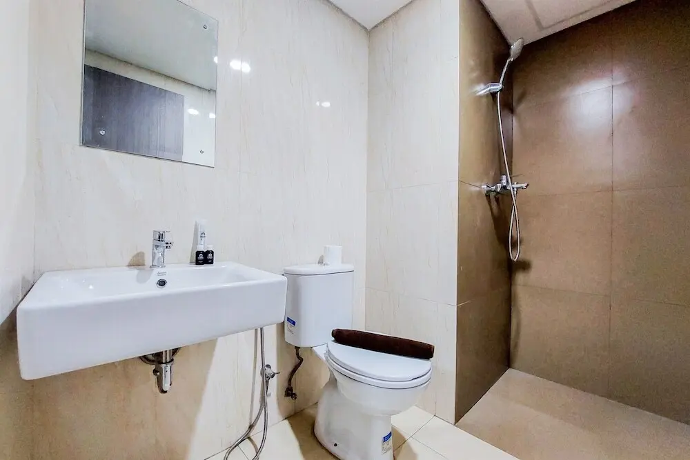 Южный Тангеранг: Spacious and Comfortable 2BR Tamansari Bintaro Mansion Apartment